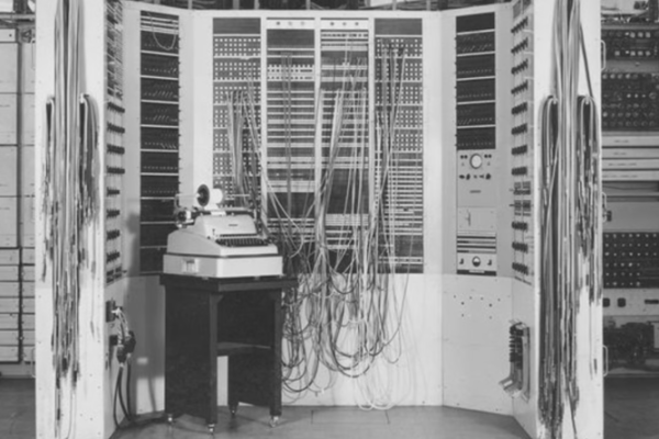 первый цифровой компьютер